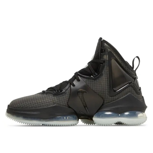 Athletic_Shoes